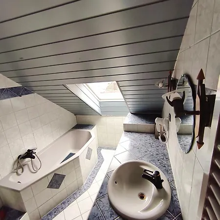 Penthouse - 4-zimmer Und Terrasse Karlsbad